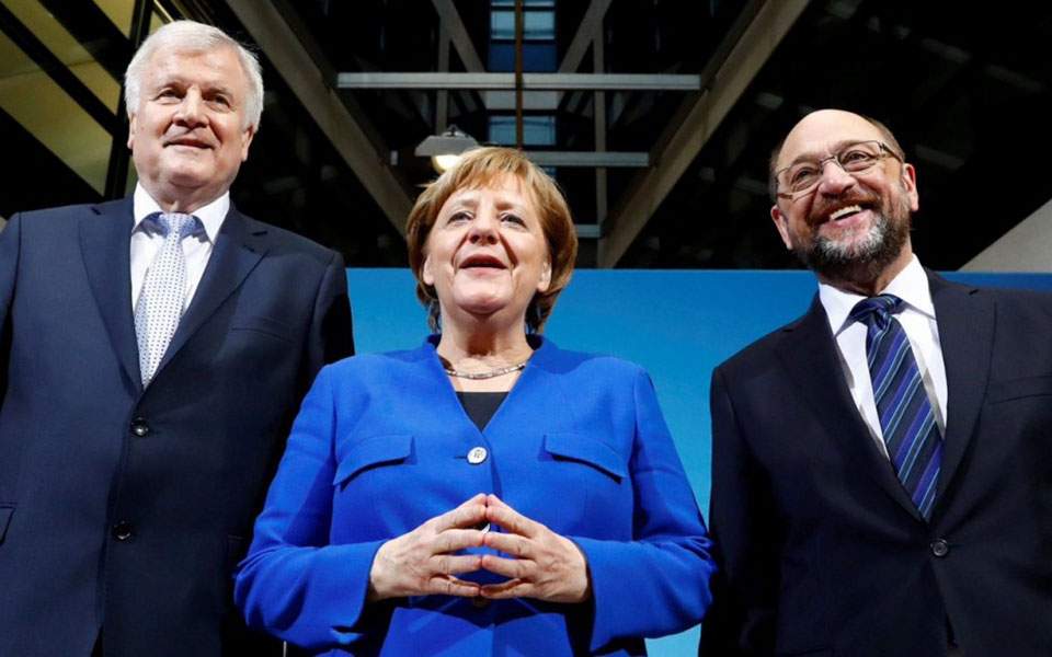 De izquierda a derecha, Seehofer, Merkel y Schulz