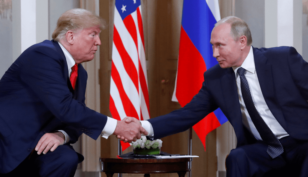 Trump-a la izquierda-y Putin
