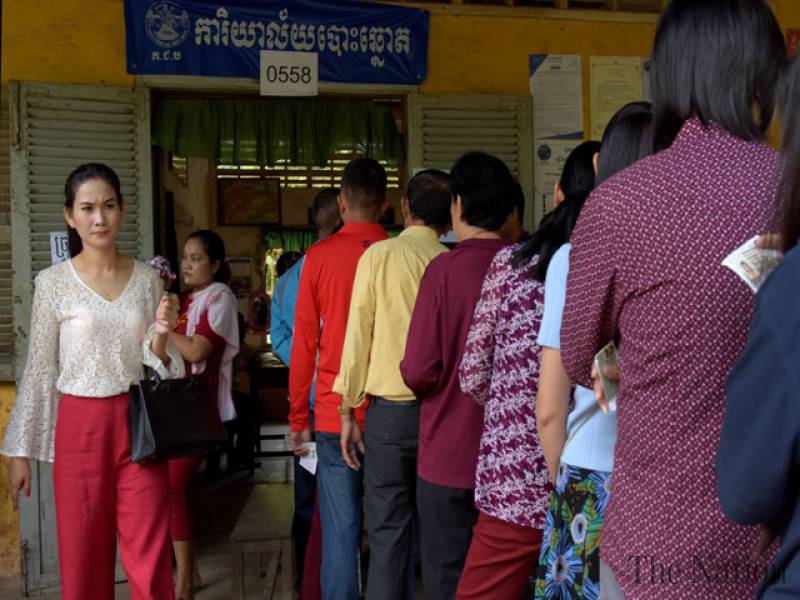 Una cola de votantes en Camboya