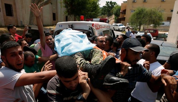 Dos palestinos muertos a manos de soldados israelíes en frontera Gaza