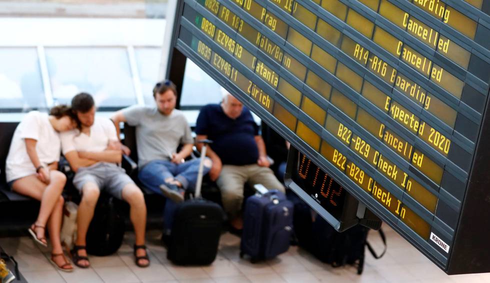 Cerca de 55.000 pasajeros afectados por huelga de Ryanair en Europa Cerca de 55.000 pasajeros afectados por huelga de Ryanair en Europa