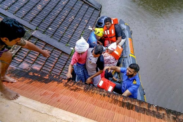 Más de un millón de personas huyen de las inundaciones monzónicas
