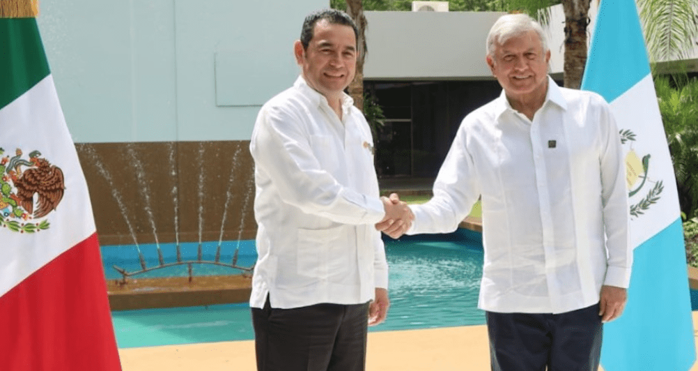 Jimmy Morales-a la izquierda-y Andrés Manuel López Obrador