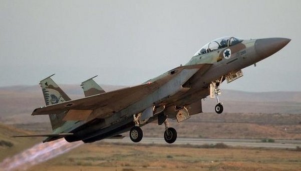 Israel atacó una base militar siria, según prensa