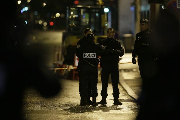 Detenido por ataques contra medios franceses dejó cartas que denuncian "complot fascista"