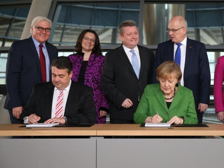 Sigmar Gabriel-izquierda-y Angela Merkel