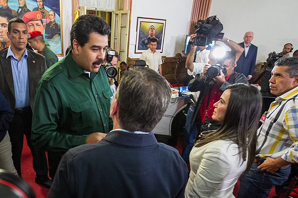 Nicolás Maduro, con los alcaldes y gobernadores opositores