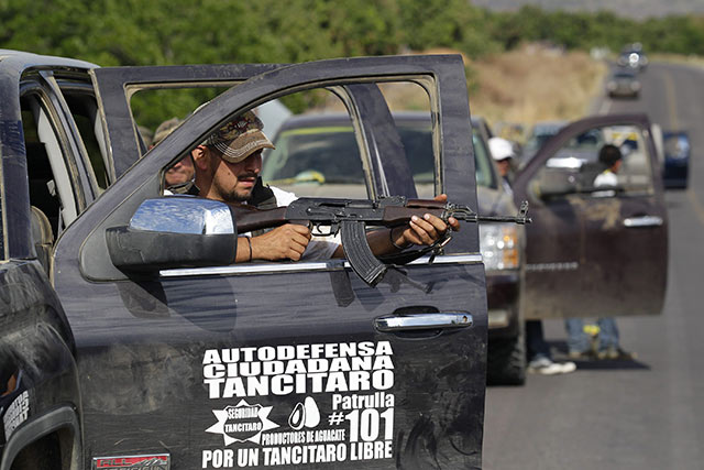 Un miliciano de las autodefensas