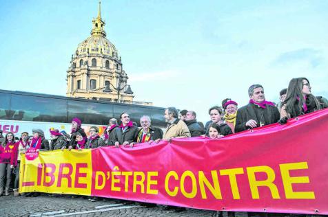 Manifestantes contrarios al aborto en Francia