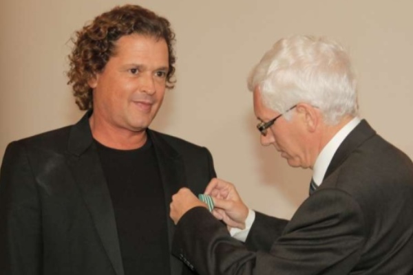Carlos Vives Fascinado Con Su Nueva Produccion Un Disco De