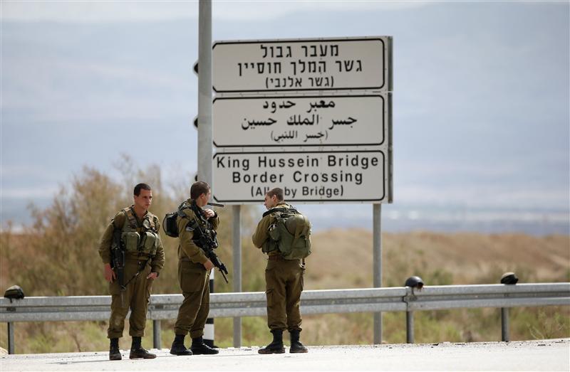 Soldados israelíes en la frontera con Jordania