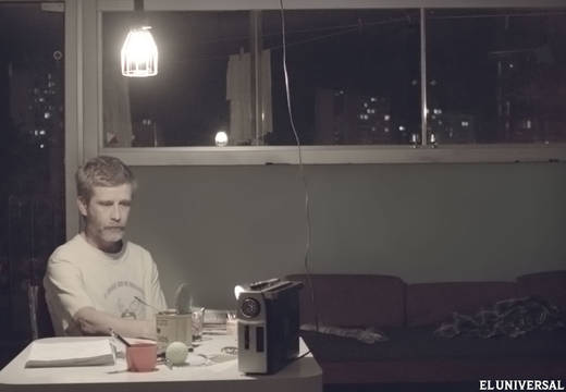Una escena de El hombre de las multitudes