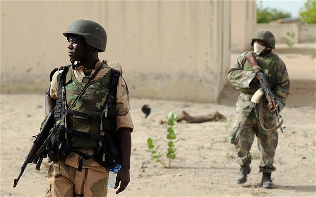 Soldados nigerianos