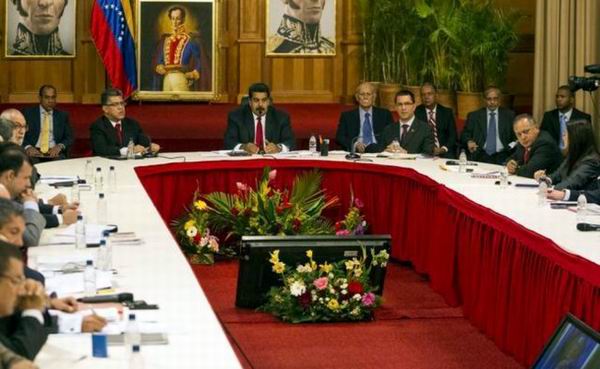 La primera reunión entre el gobierno y la oposición