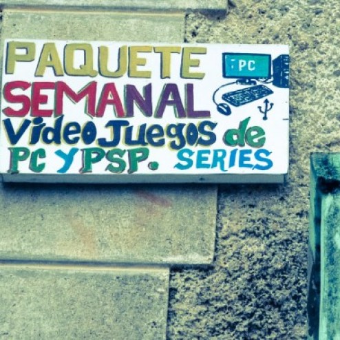 Un cartel anunciando el paquete semanal Un cartel anunciando el paquete semanal