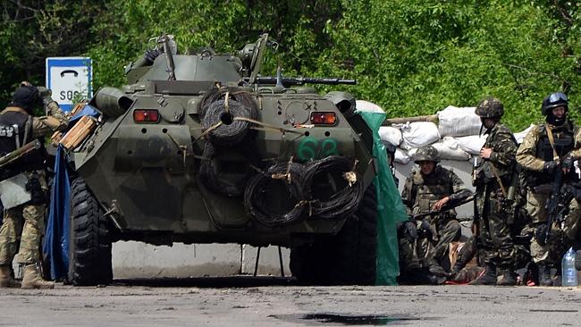 Tropas ucranianas en un punto de control cerca de Slaviansk