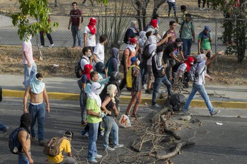 Justicia venezolana libera a mayoría de jóvenes detenidos en redada masiva y deja 11 detenidos