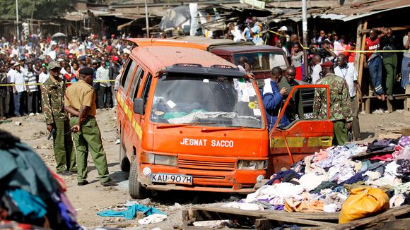 Diez muertos y cerca de 90 heridos en una doble explosión en un mercado de Nairobi