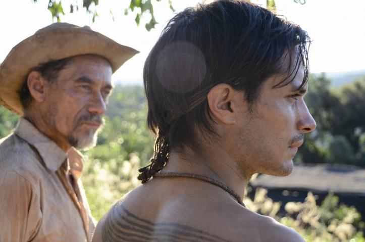 Gael García Bernal, a la derecha, en una escena de El Ardor