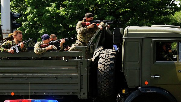 Combates en el aeropuerto de Donetsk en las primeras horas de Poroshenko como presidente electo