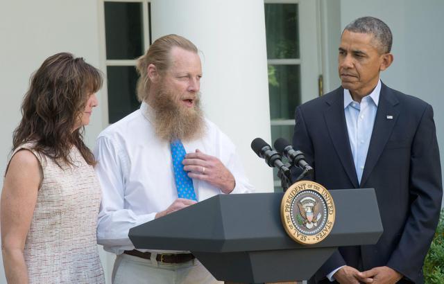 Barack Obama-derecha-con los padres del sargento Bergdahl