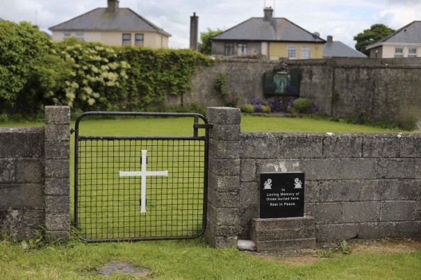 Irlanda investigará las casas católicas para madres solteras