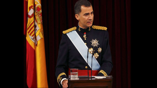 Felipe VI habla en el Congreso de los diputados tras jurar como rey.