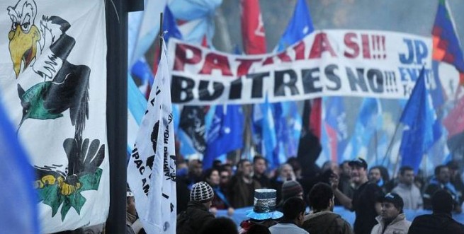 Manifestación en Argentina contra los fondos de inversión, llamados fondos buitres