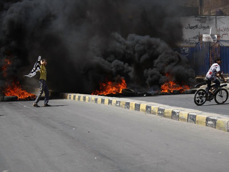 Combates entre rebeldes chiitas y tribus progubernamentales cerca de la capital de Yemen