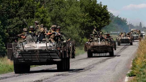 Ucrania, inmersa en un conflicto armado, se enfrenta ahora a una crisis política Ucrania, inmersa en un conflicto armado, se enfrenta ahora a una crisis política