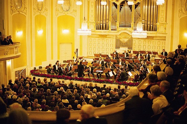 Problemas financieros ensombrecen reapertura del Festival de Salzburgo