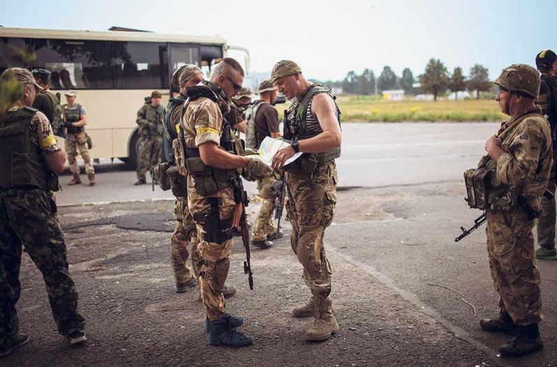 Soldados ucranianos Soldados ucranianos