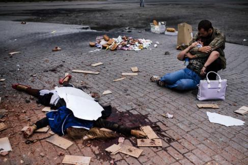 Bombardeo artillero del centro de Donetsk, más de 40 civiles muertos en el este de Ucrania Bombardeo artillero del centro de Donetsk, más de 40 civiles muertos en el este de Ucrania