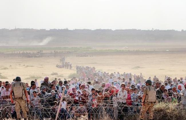 Miles de sirios kurdos en la frontera con Turquía, huyendo del estado islámico Miles de sirios kurdos en la frontera con Turquía, huyendo del estado islámico