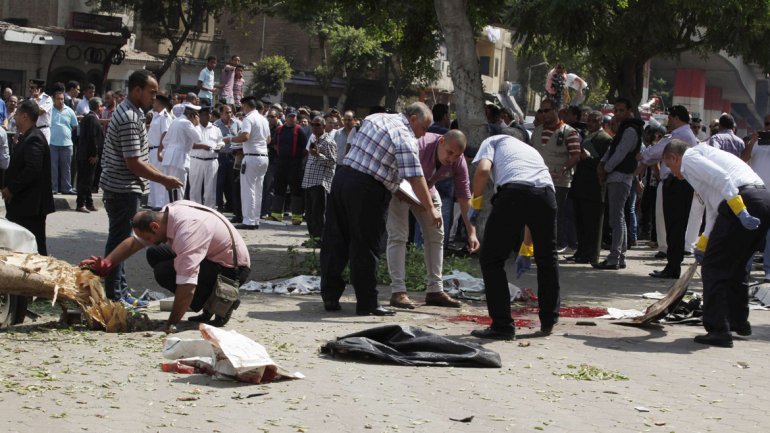 Al menos dos policías muertos en un atentado en el centro de El Cairo