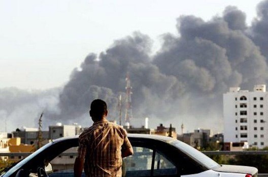 Devastadores combates entre soldados e islamistas en Libia Devastadores combates entre soldados e islamistas en Libia