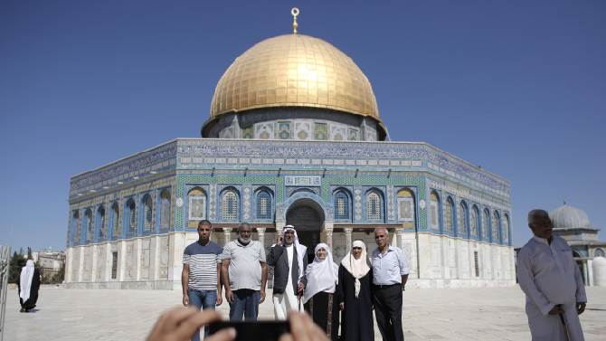 Gazatíes se hacen fotos en Jerusalén Gazatíes se hacen fotos en Jerusalén