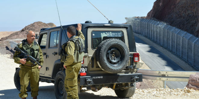 Soldados israelíes en la frontera con Egipto