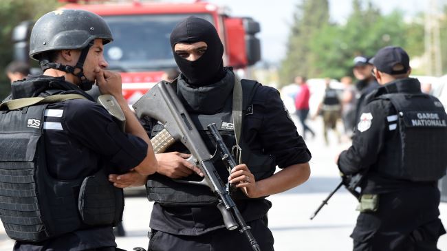 Seis muertos en asalto policial a hombres armados atrincherados en Túnez