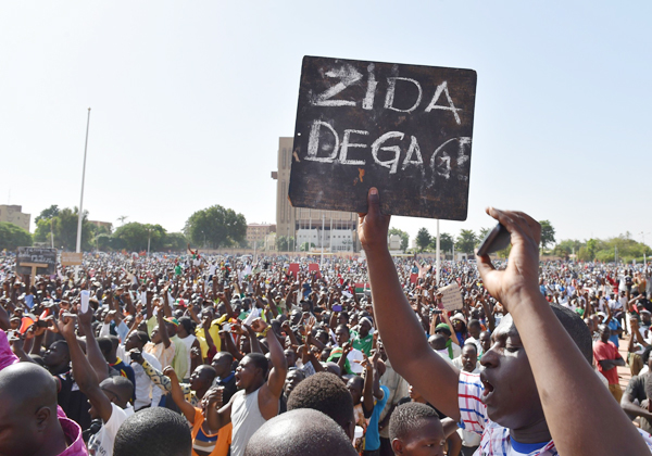 Manifestantes en Burkina Faso