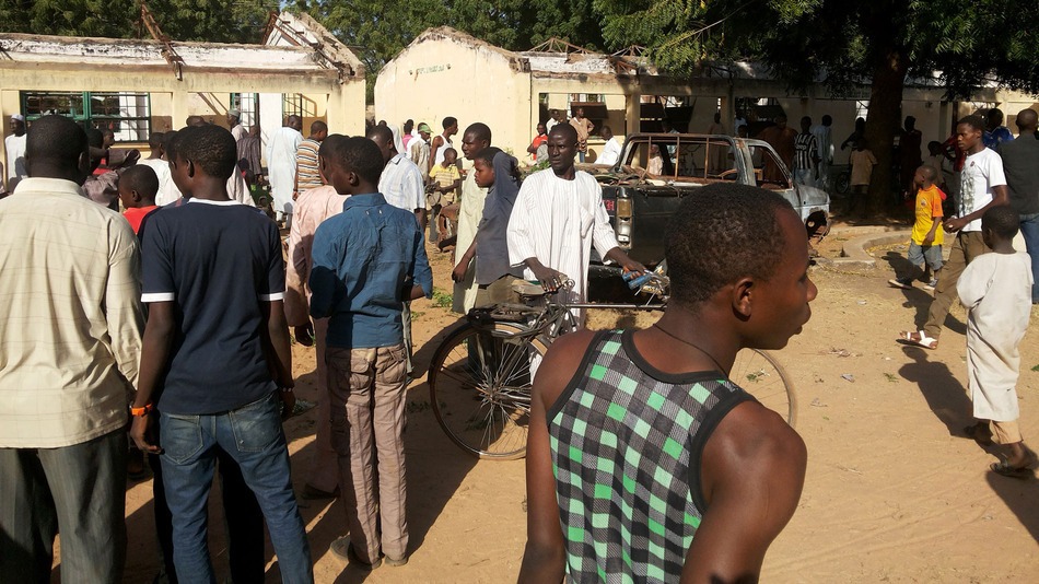 Mueren 47 estudiantes en un atentado suicida en una escuela del noreste de Nigeria Mueren 47 estudiantes en un atentado suicida en una escuela del noreste de Nigeria