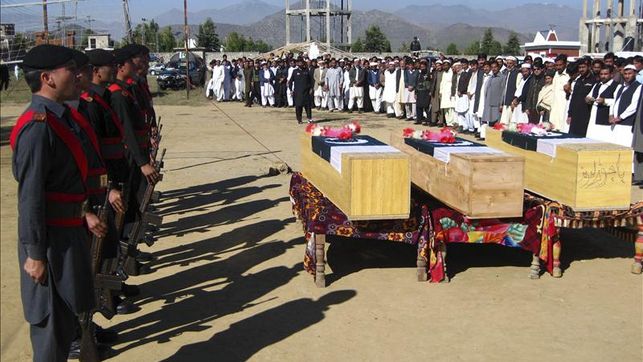 Un funeral de policías paquistaníes