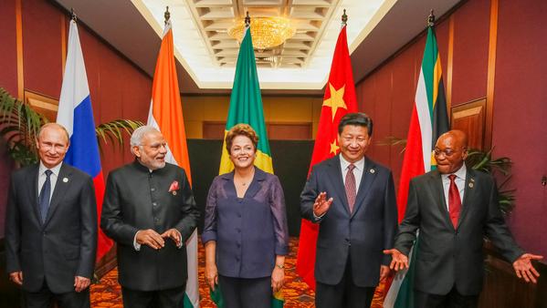 De izquierda a derecha, Putin, Modi, Rousseff, Xi y Zuma. De izquierda a derecha, Putin, Modi, Rousseff, Xi y Zuma.