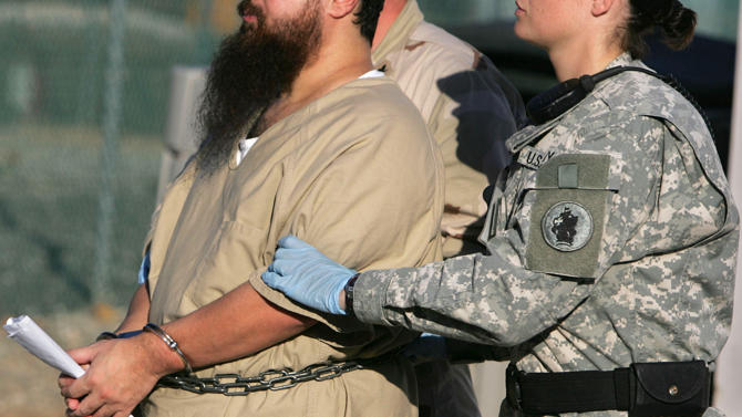 Un preso y una soldado en Guantánamo Un preso y una soldado en Guantánamo