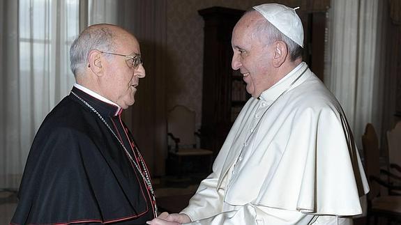 El arzobispo de Valladolid, Ricardo Blázquez-a la izquierda-con el papa Francisco. El arzobispo de Valladolid, Ricardo Blázquez-a la izquierda-con el papa Francisco.