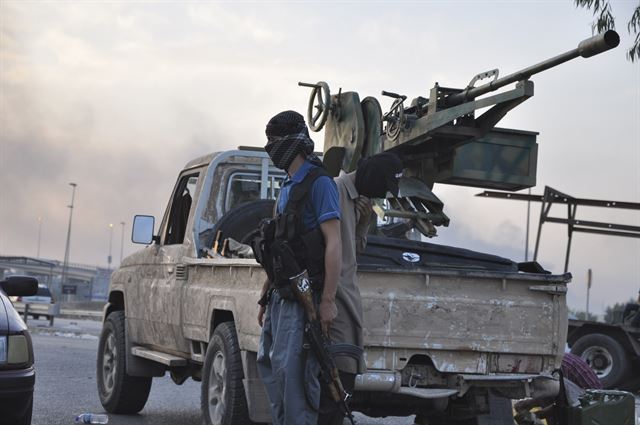 Al menos 23 muertos en atentados seguidos de combates contra yihadistas en Irak Al menos 23 muertos en atentados seguidos de combates contra yihadistas en Irak