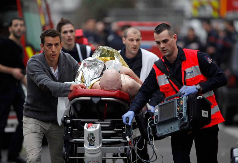 Doce muertos, entre ellos 4 célebres dibujantes, en atentado contra semanario satírico en París