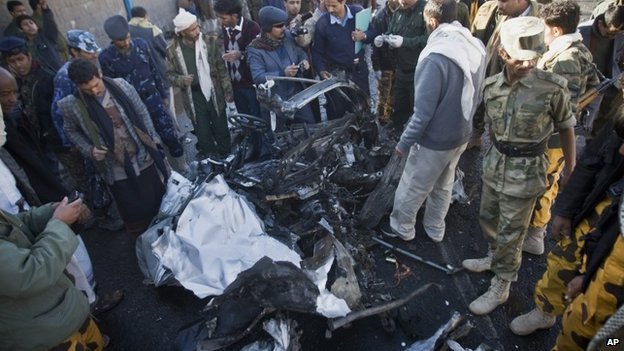 Al menos 37 muertos en atentado contra una academia de policía en Yemen Al menos 37 muertos en atentado contra una academia de policía en Yemen