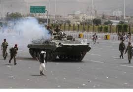 Al menos dos muertos y 14 heridos en enfrentamientos en la capital de Yemen Al menos dos muertos y 14 heridos en enfrentamientos en la capital de Yemen