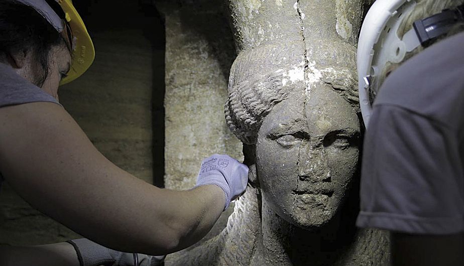 Cinco esqueletos en la misteriosa tumba griega de Amfípolis